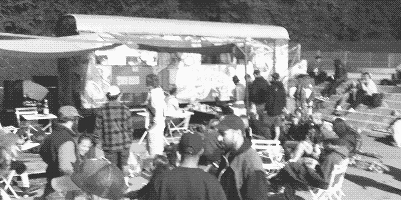 Traditionnelle BBQ devant la roulotte.